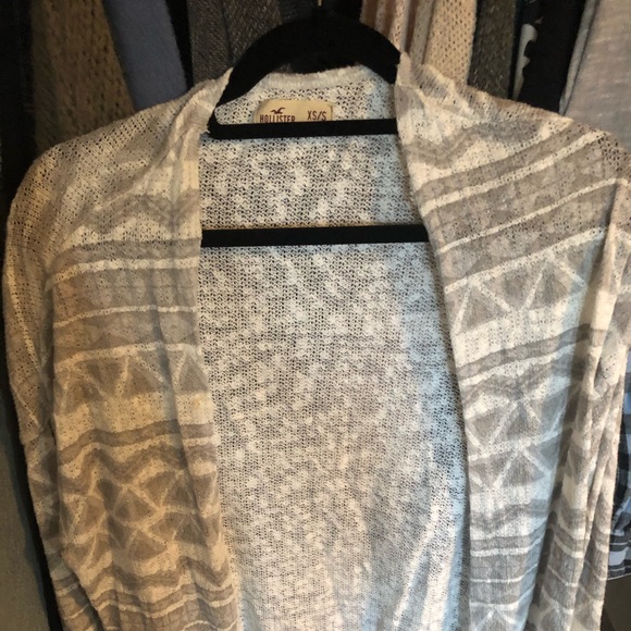 Grey and white printed knit cardigan - great cond - Picture 3 of 3